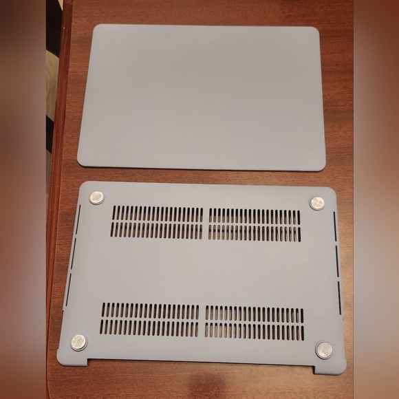 MacBook Pro Accessories - Picture 6 of 8